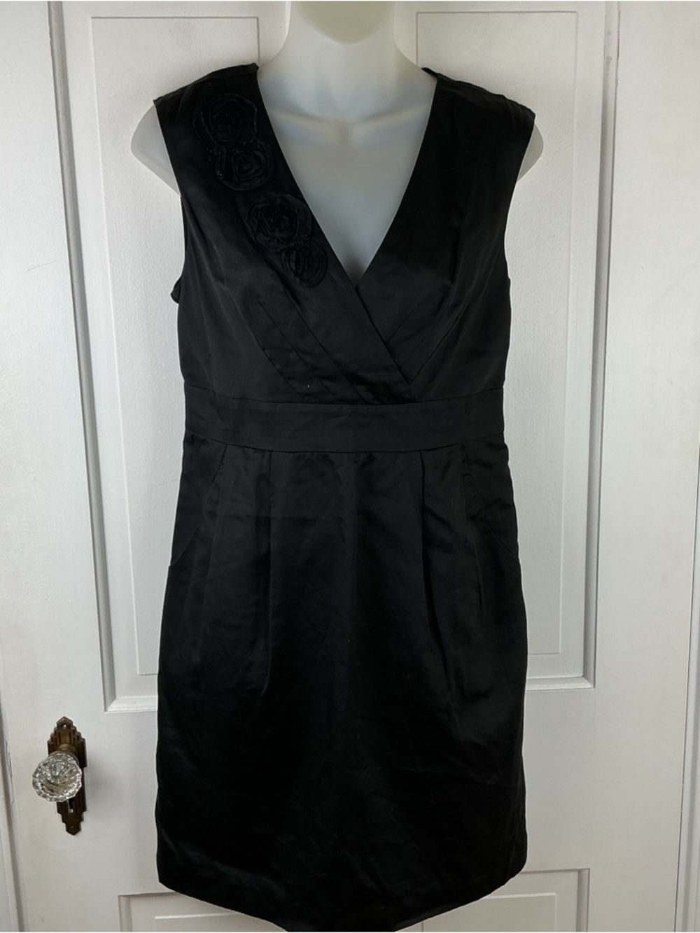 Ann Taylor Black Sleeveless V-Neck Dress Empire Waist Size 2